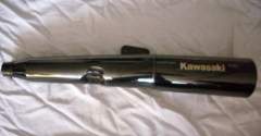 (GPZ 750 UT) Endtschalldaempfer links schwarz chrom 18002-5089 MM1 MUFFLER BODY L.H. BLACK CHROME 20% DISCOUNT (kleine Kratzer SMALL SCRATCH ohne Emblem WITHOUT EMBLEM 18002-5073