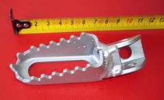 (KX 60) Fussraste vorn links 34028-1237 MM STEP FRONT L.H. 10% DISCOUNT (kleine Maengel SMALL DEFECTS)